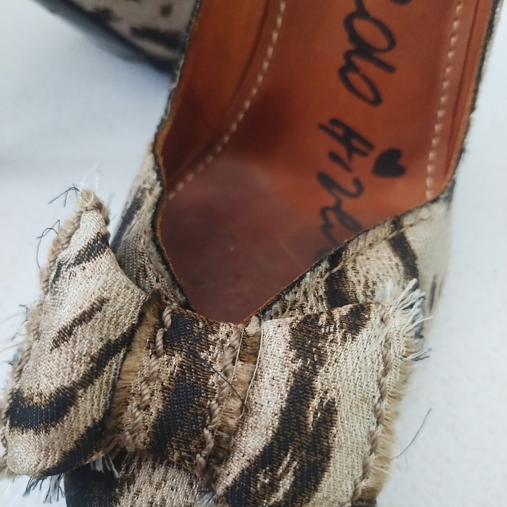LANVIN ANIMAL PRINT PUMP'S WITH BOW - Picture 3 of 9